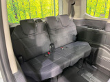 3列目シートはもちろん状態良好☆大人でもゆったりと座って頂けますので、大人数でのお出かけもラクラクです♪ご家族で、気の知れた仲間で、ドライブに行くのが楽しみですね♪