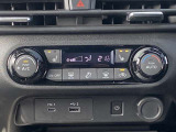 オートエアコン搭載車です。風量を自動で調節します。