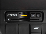 ◆ETC2.0装着◆進化したドライブ体験。料金収受システムだけだったETCが生まれ変わって、高速道路を賢く使うETC2.0に進化しました。多彩な情報サービスが便利で快適なドライブ体験を提供します。