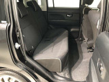 【後部座席】も当然、綺麗・清潔に仕上げております。内装の綺麗なお車は気持ちが良いですし、コンディションのいい車が多いです。これもオススメの1台です。