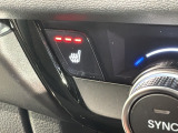フロント両席にはシートヒーターが付いています!寒い日に便利な装備ですね。