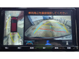 車を上から見下ろした視点で駐車をサポートするパノラマビューを搭載。運転席から確認しにくい車両周囲の状況を確認できます。