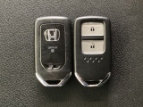 スマートキーを装備しています。鍵を差し込むことなくドアロックの開け閉めと、スタートボタン操作でのエンジンスタートができます。スペアキーも同じものを用意しております。