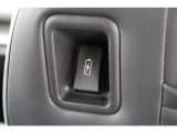 USB(急速充電)が前席背もたれ部に付いており、後席でもしっかりとスマートフォン等の機器へ充電可能です♪