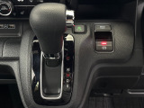 純正シフトノブ 電子パーキングブレーキ採用で、ブレーキホールド機能もあります。信号待ちでは、大変楽ですよ。