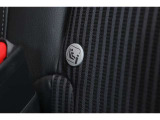 さらに後席は、チャイルドシートとクルマの固定金具を連結するだけでガッチリ固定できるアイソフィックス対応です!!