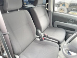 運転席シート廻りは使用感も少なく、良好な状態となっています。前オーナー様が丁寧に使っていたことがよくわかりますね。