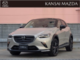 CX-3 15S ボディ色のプラチナクォーツと、ブラックキャビンというルーフまでブラックになった2トーンカラーが特徴です。