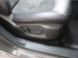【パワーシート】電動なので、きめ細かい調整ができます!自分自身の運転姿勢に合わせた、適切なドライビングポジションが確保できます♪
