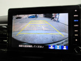 バックカメラの画像です。ガイドラインがスムースな車庫入れをサポートいたします。車庫入れの安心感がアップしますね。