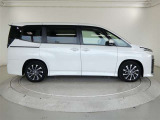 両側パワースライドドア付きだから、狭い駐車スペースなどでの 乗り降りラクラク!小さなお子さまのいるご家庭には嬉しい装備。