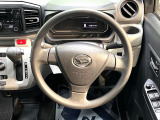 インテリアに合わせたデザインのステアリングは、運転される方のことも考え、運転しやすい形状、大きさです。是非一度、実際に触ってお確かめください。