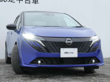 アダプティブLEDヘッドライト。フロントカメラで前方の状況を検知し対向車や先行車に眩しい思いをさせることなく必要なところだけを遠くまで照射します。