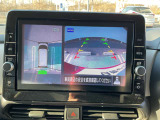 上から丸見えアラウンドビュー!車を真上から見下ろした様な映像を映し出すアラウンドビューモニター。これで車庫入れもラクラク。