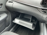 車検証などが収納できるグローブボックスも完備!