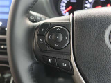 便利なステアリングスイッチ付きでナビに目をやらなくても音量調整等が可能です。