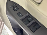 【電動格納ミラー】サイドミラーは電動格納式となっており、狭い駐車場でもキズがつくリスクを抑えられます。