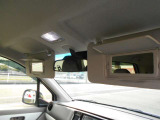 LEDのルームランプ☆運転席&助手席バニティミラー付き♪