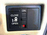 【パワースライドドア】スマートキーや運転席のスイッチでスライドドアの開閉が可能♪電動だから力を入れてドアを開ける必要が無く、小さいお子様でも、重い荷物を持っている時もラクに開け閉めできます♪