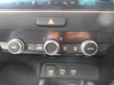 フルオートエアコン付きです。1年中どんな季節でも快適温度に設定が出来るのでドライブや通勤が楽しくなります。