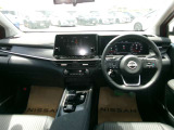 操作しやすい運転席廻り!操作パネルも使いやすい!!ドライブが楽しくなります!
