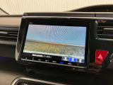 【バックカメラ】リバースにするだけで映ります、後方の安全確認や、狭い駐車場での車庫入れ、雨の日や夜間など視界の悪い時に便利です!安全にバックする為には欠かせない装備です。