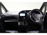 必要な装備を使いやすい位置に配置した機能的な運転席まわり。操作感や車両感覚など、ぜひ運転席に座って確かめてください。