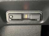 ハンドルの左下にETCがついています。高速道路の料金所の通過も楽々です。 カードの取り出しもしやすい場所についています。