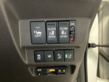 【両側パワースライドドア】です。リモコンや運転席のスイッチ操作で楽々自動開閉。