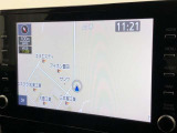 ディスプレイオーディオ装着車。ディスプレイとスマホを連携で、様々なアプリを使用できます。マップのアプリを繋げて、ナビゲーションとして使用できます。