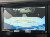 車庫入れもお任せのバックカメラが付いて、後方確認もラクラク♪安全に車庫入れも可能です。便利な機能ですが、バックカメラを過信せず、目視もお忘れなく。
