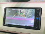 【バックカメラ】駐車時に後方がリアルタイム映像で確認できます。大型商業施設や立体駐車場での駐車時や、夜間のバック時に大活躍!運転スキルに関わらず、今や必須となった装備のひとつです!