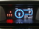 とっても見やすいメーターです。夜間時はラグジュアリーな気分にさせてくれる照明が魅力ですので、夜のドライブも楽しみになりますよ♪