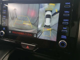 駐車が苦手な方でも安心のバックガイドモニター搭載。 後方の映像をクリアに表示し、ガイドラインで車庫入れや縦列駐車をしっかりサポート。毎日の運転がぐっとラクになります。