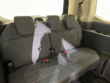 【サードシート】3列目もゆとりがあり居心地よくお過ごしいただけます。掲載箇所以外にご希望の写真がございましたらお気軽にお問い合わせ下さい。フロアマットは汚れが気になる場合は新品のご注文も承ります。