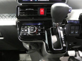 【操作しやすいシフト】 自然な姿勢で操作できるインパネシフト。快適な運転環境を整えています。手の触れる部分は特に丁寧に清掃し、清潔な状態でお渡しいたします。