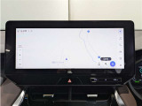 純正ナビを装備。タッチパネル式で使いやすく、お出かけもラクラクです。