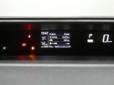 各操作スイッチは使いやすい位置に配置され、とっても見やすいメーターです。夜間時はラグジュアリーな気分にさせてくれる照明が魅力ですので、夜のドライブも楽しみになりますよ♪