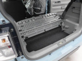 フレキシブルボードが標準装備なので荷室床の高さや形を変えることで、積む荷物に応じて使い分けできるアレンジ性が高い機能です。