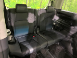 3列目シートはもちろん状態良好☆大人でもゆったりと座って頂けますので、大人数でのお出かけもラクラクです♪ご家族で、気の知れた仲間で、ドライブに行くのが楽しみですね♪