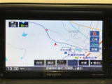 純正ナビを装備。タッチパネル式で使いやすく、お出かけもラクラクです。