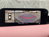 狭い場所での駐車やすれ違いなどでより的確な運転操作に役立つ360&deg;ビューモニターが装備されています。