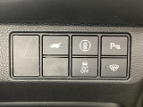 ハンドルの右側にHondaセンシング用のメインスイッチとパワーテールゲートスイッチがついています。パワーテールゲートスイッチは車内からでもテールゲートの開け閉めを電動でできます。
