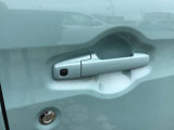キーをポケットに入れたままでもドアのロック&アンロックができ、雨の日や、荷物の多い日に大活躍!