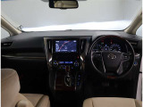 オシャレなインテリアで運転する気分も盛り上がりますよね^^