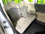 後部座席も気になるようなキズ・汚れやへたり等、大きなダメージはなく、良好な状態です。