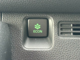 ECONスイッチ(ECONモード) エンジンだけでなくエアコンなども含めてクルマ全体を燃費優先で自動制御するECONモード。早く車内を涼しくしたい夏場など、空調を優先したい時には、スイッチを押してOF