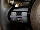 【ステアリングリモコン】ステアリングにオーディオ調節可能なスイッチが装備されていますので運転中でも視線をそらさずにオーディオの調節が可能です!