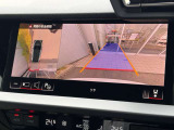●サラウンドビューカメラ『車両の4つのカメラから得た映像を合成し、上空から眺めているような映像をモニターに映し出します。車両周辺の歩行者や障害物などの発見に役立ちます。』