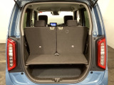 コンパクトボディーなのに、荷室はこんなに広々!たくさん荷物が積めますよ。